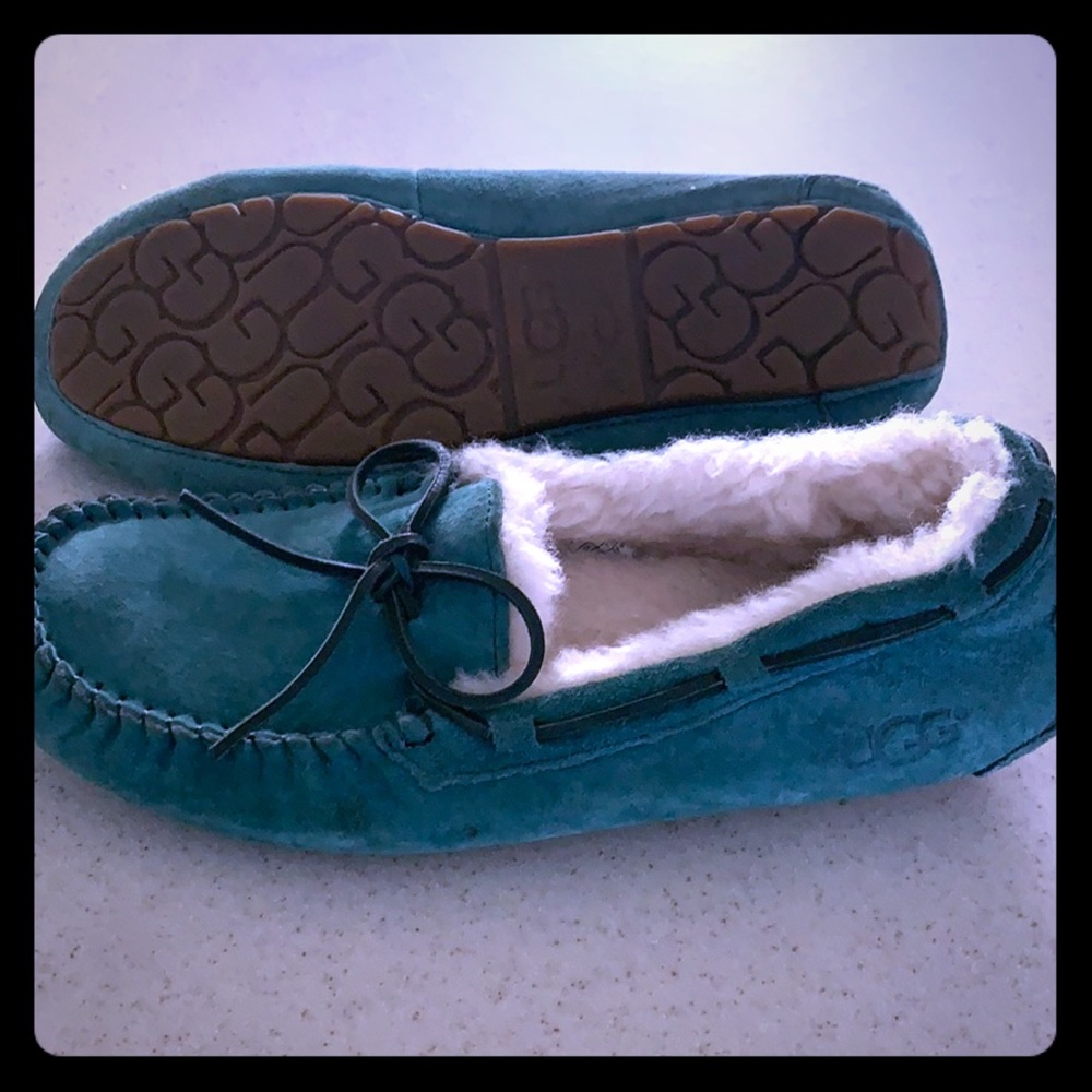 Ugg Dakota moccasins